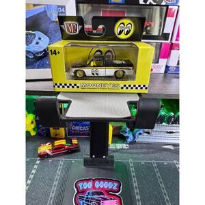 M2 Machines 1/64 CHASE Mooneyes 1990 Chevy C1500 Silverado